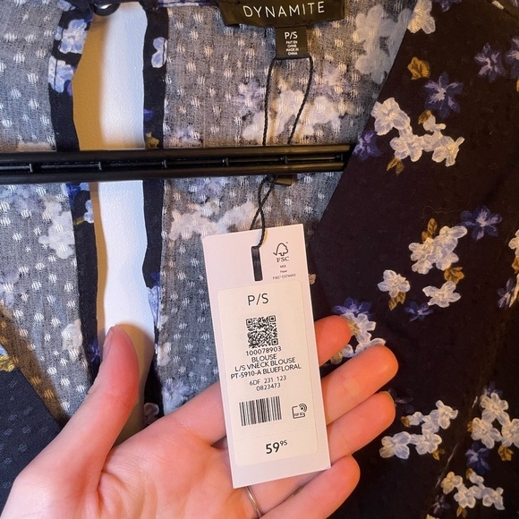 Dynamite Long-Sleeve Floral Cropped Blouse - Picture 7 of 8